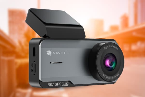 Navitel R87 GPS — widok boczny